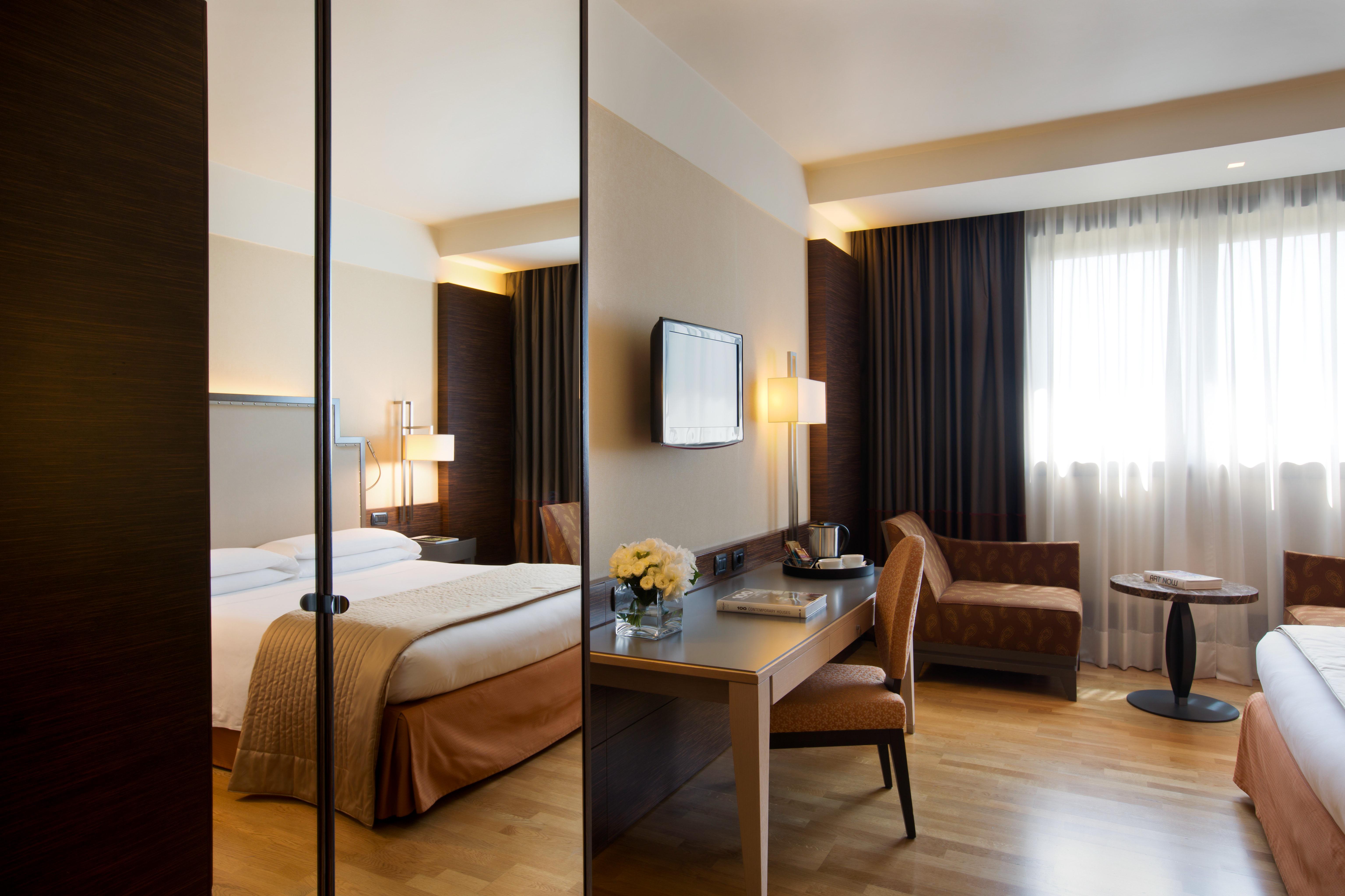 Starhotels Grand Milan Saronno Esterno foto