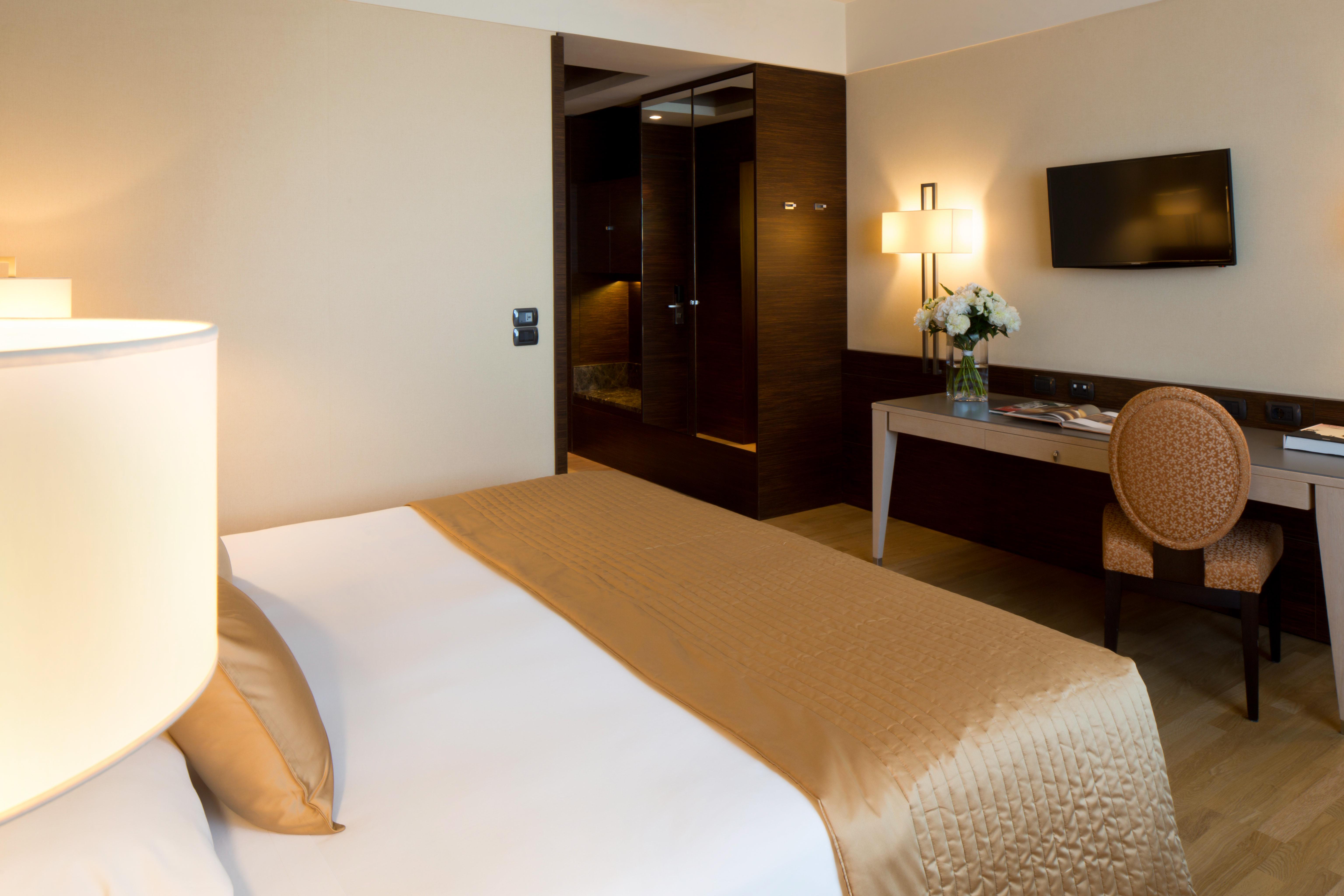 Starhotels Grand Milan Saronno Esterno foto