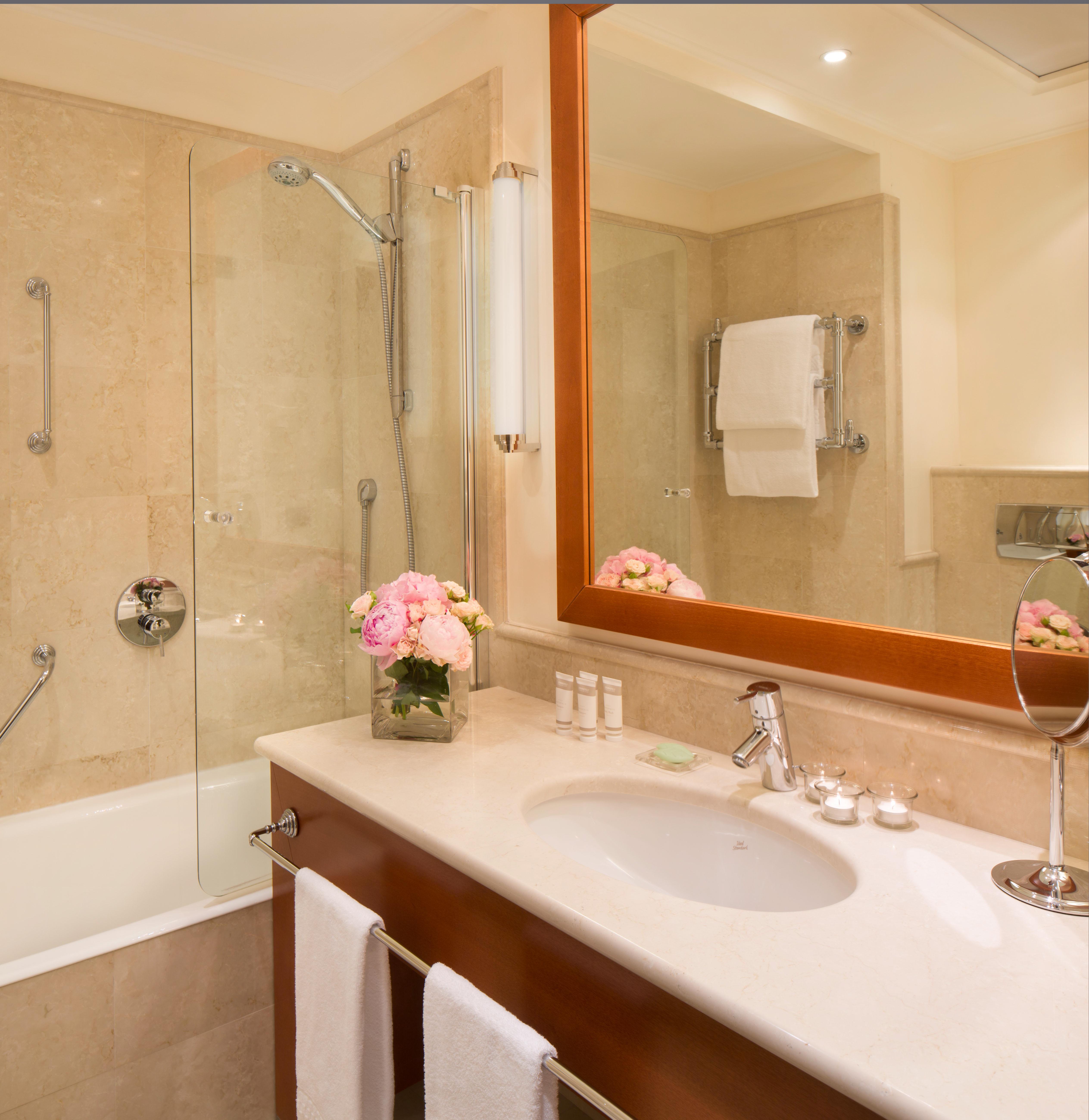 Starhotels Grand Milan Saronno Esterno foto