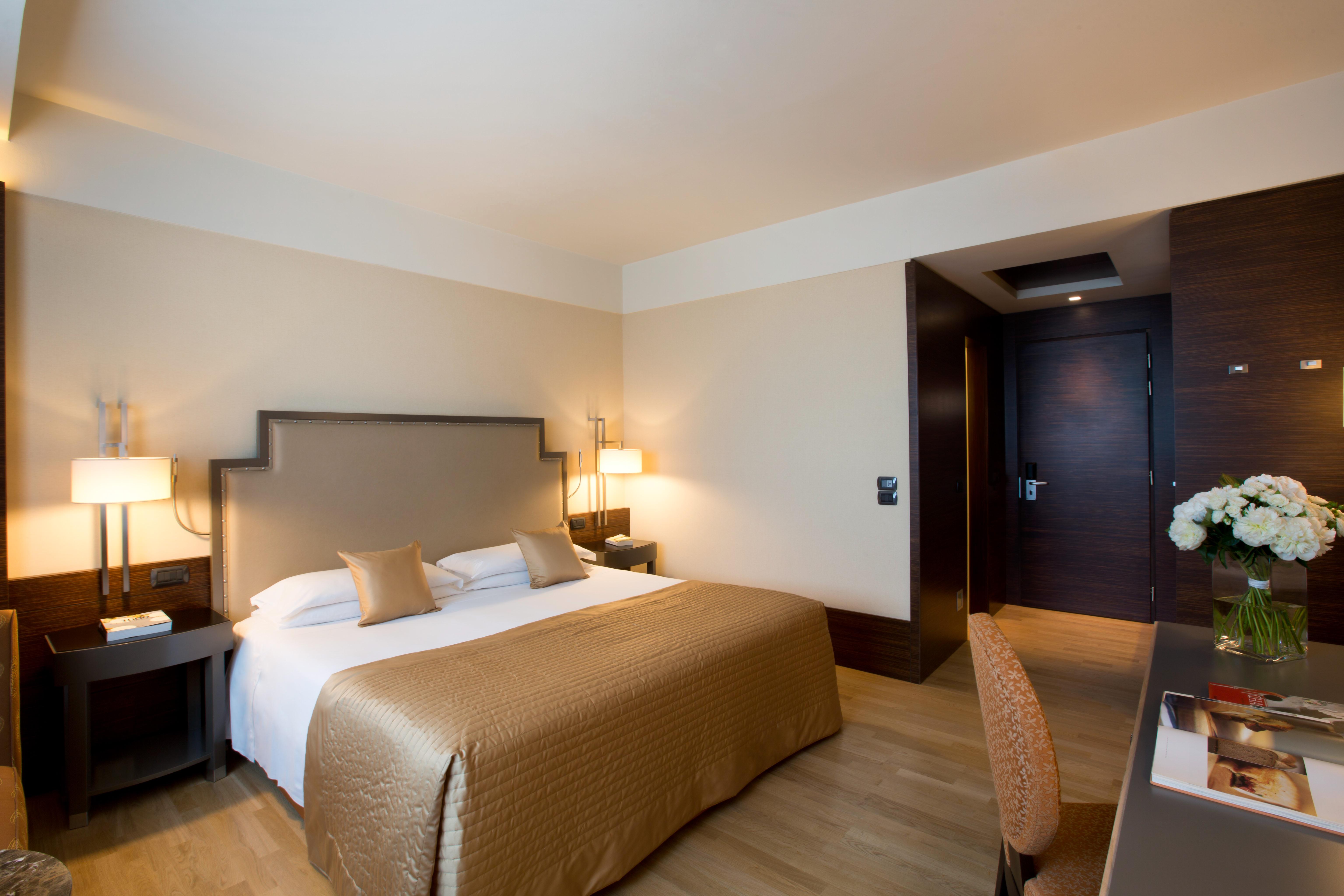 Starhotels Grand Milan Saronno Esterno foto