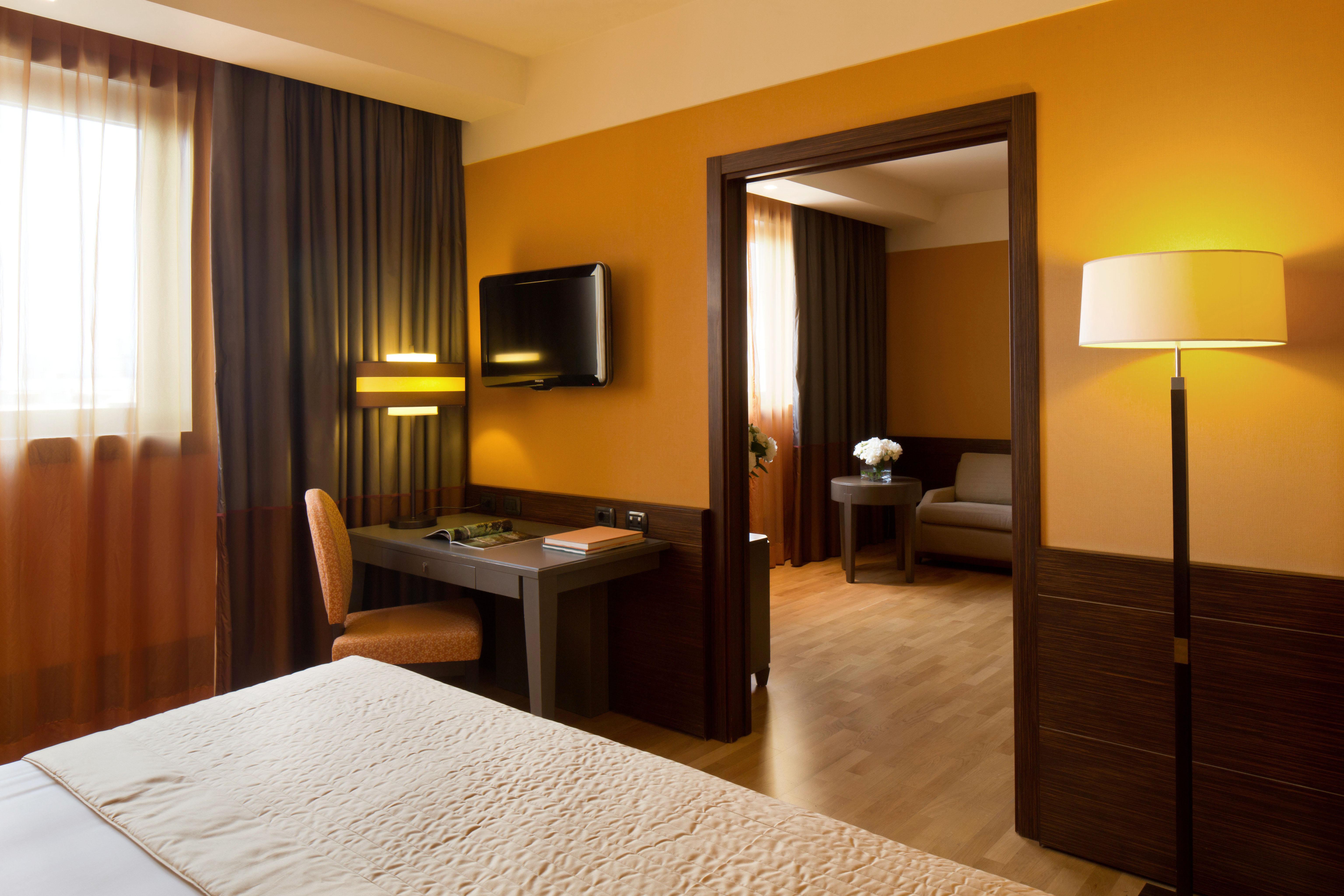 Starhotels Grand Milan Saronno Esterno foto
