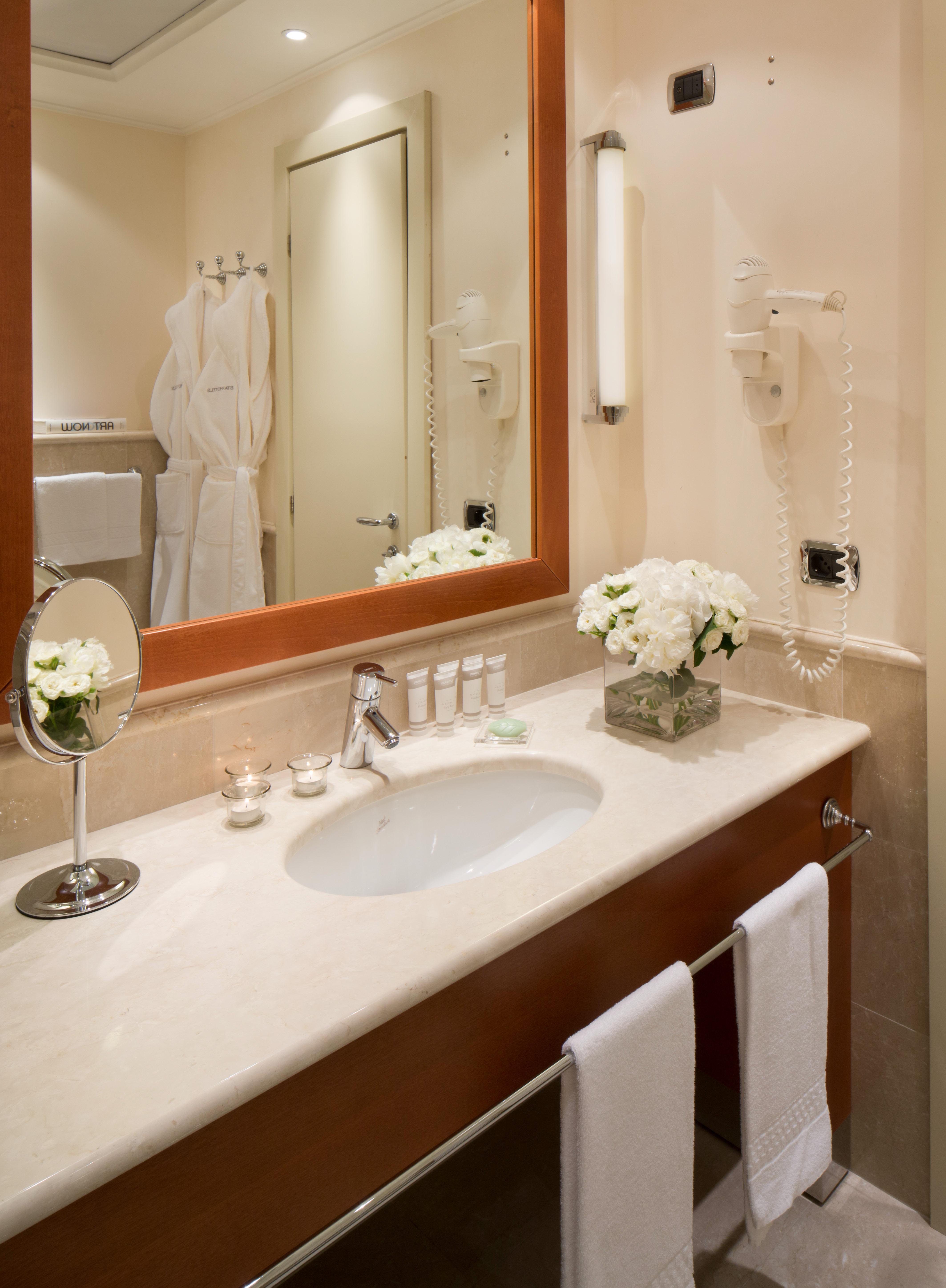 Starhotels Grand Milan Saronno Esterno foto
