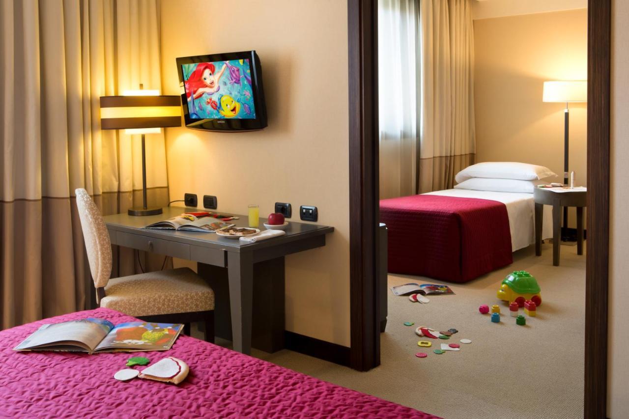 Starhotels Grand Milan Saronno Esterno foto