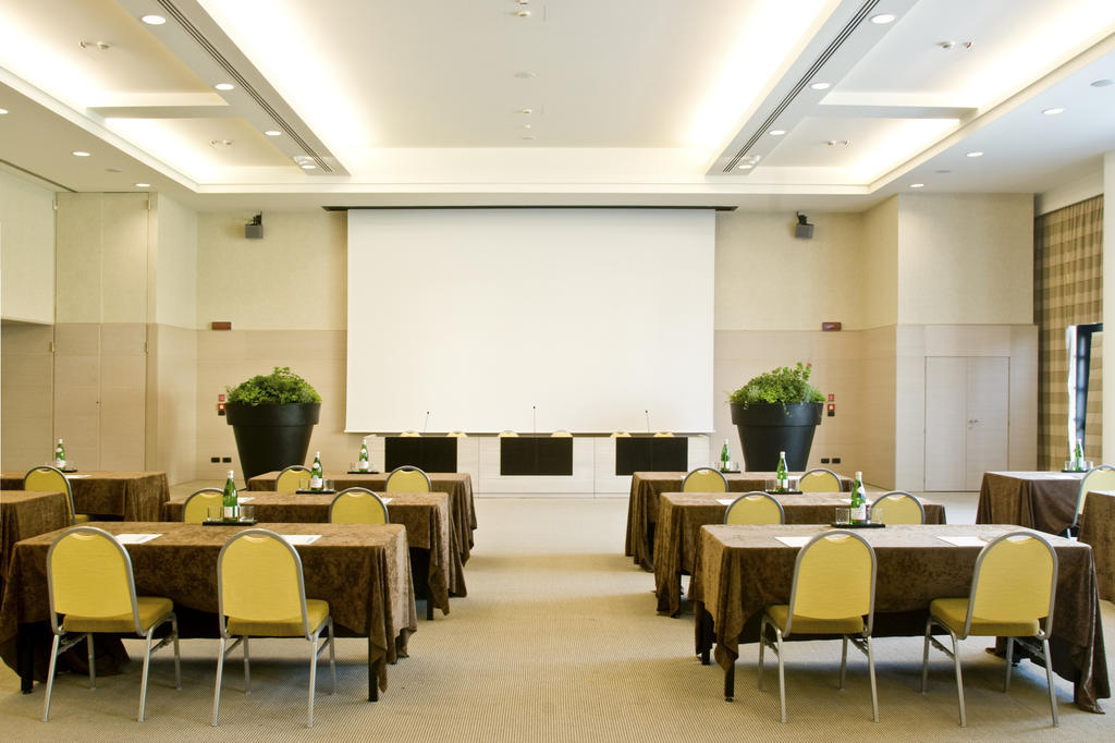 Starhotels Grand Milan Saronno Esterno foto