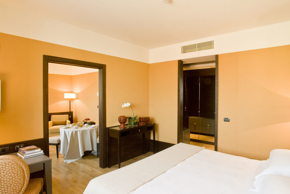 Starhotels Grand Milan Saronno Esterno foto