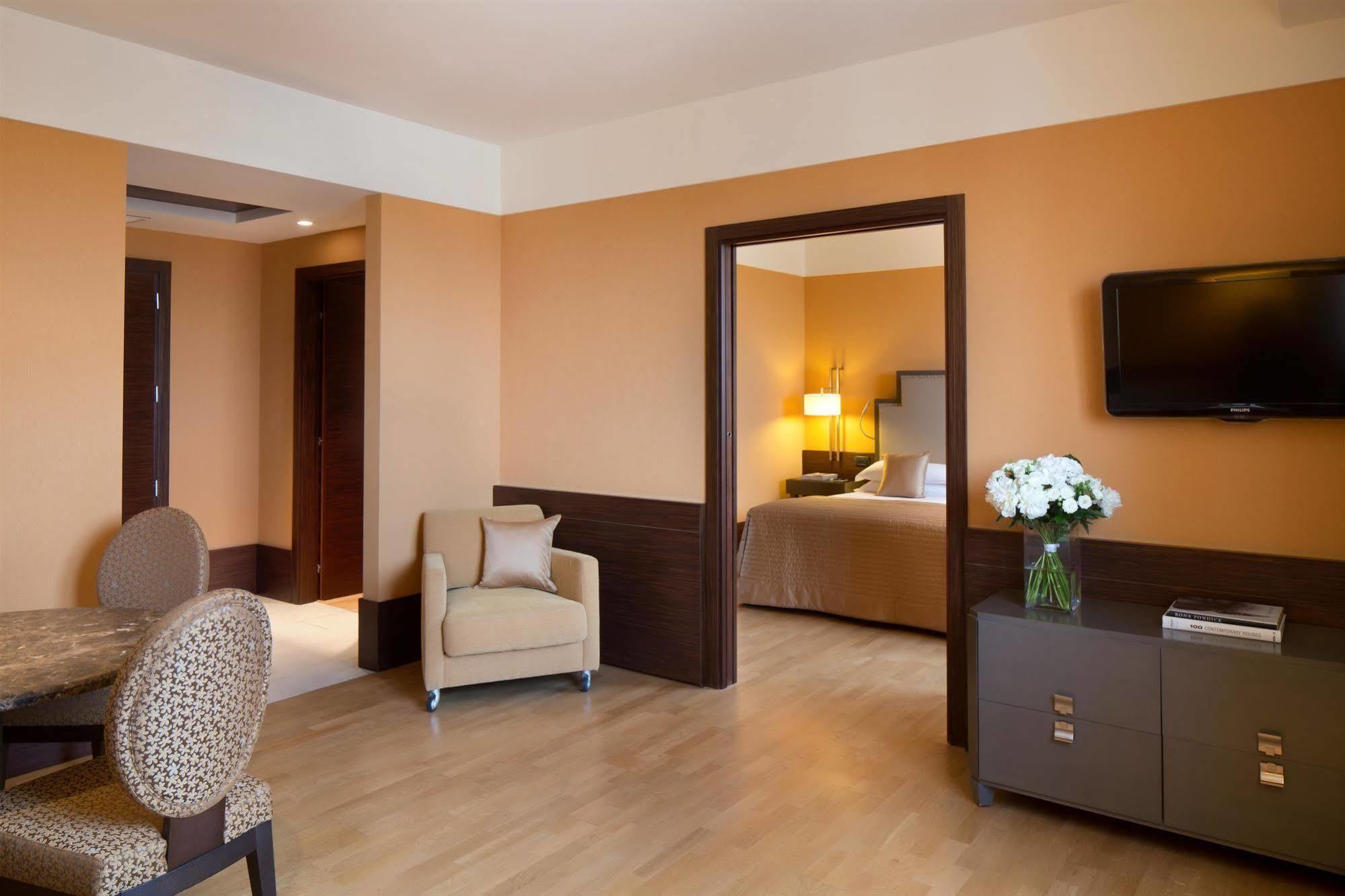 Starhotels Grand Milan Saronno Esterno foto